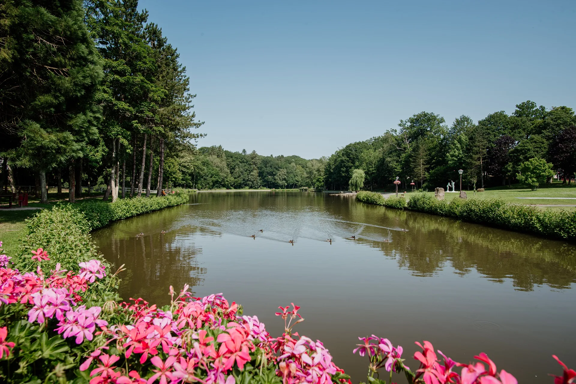 Lac_de_Forges-les-Eaux