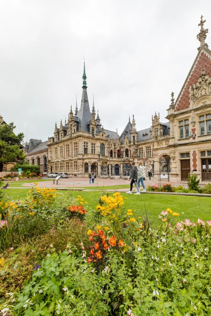 Le Palais Bénédictine, entreprise à l’œuvre