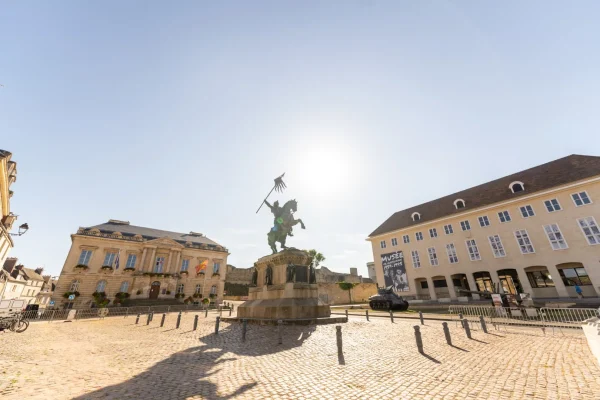 Statue_Guillaume_le_Conquerant Falaise