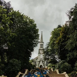 Eglise du Sacre-Cœur Bagnoles-de-l’Orne Coraline et Leo